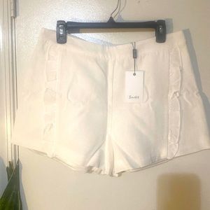 NWT Bardot white dress shorts with ruffle sz 10 L
